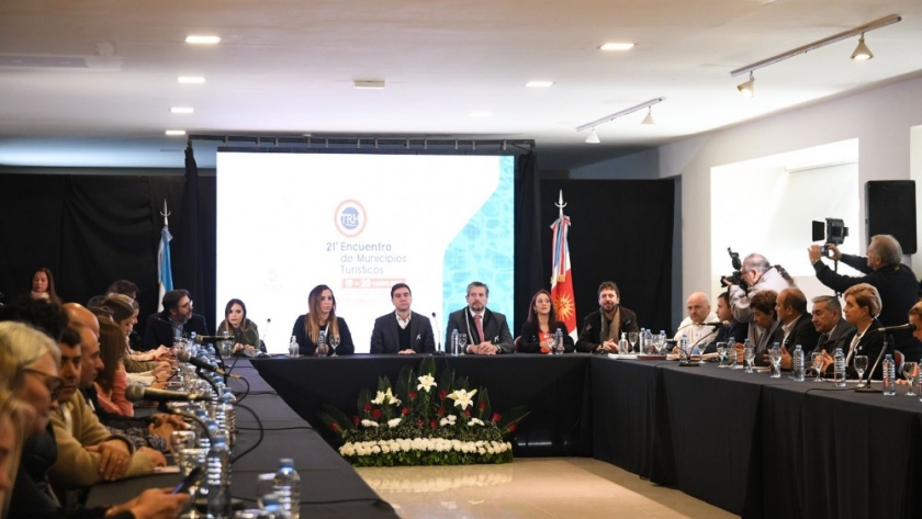 Apertura del 21° Encuentro de Municipios Turísticos en Termas de Río Hondo
