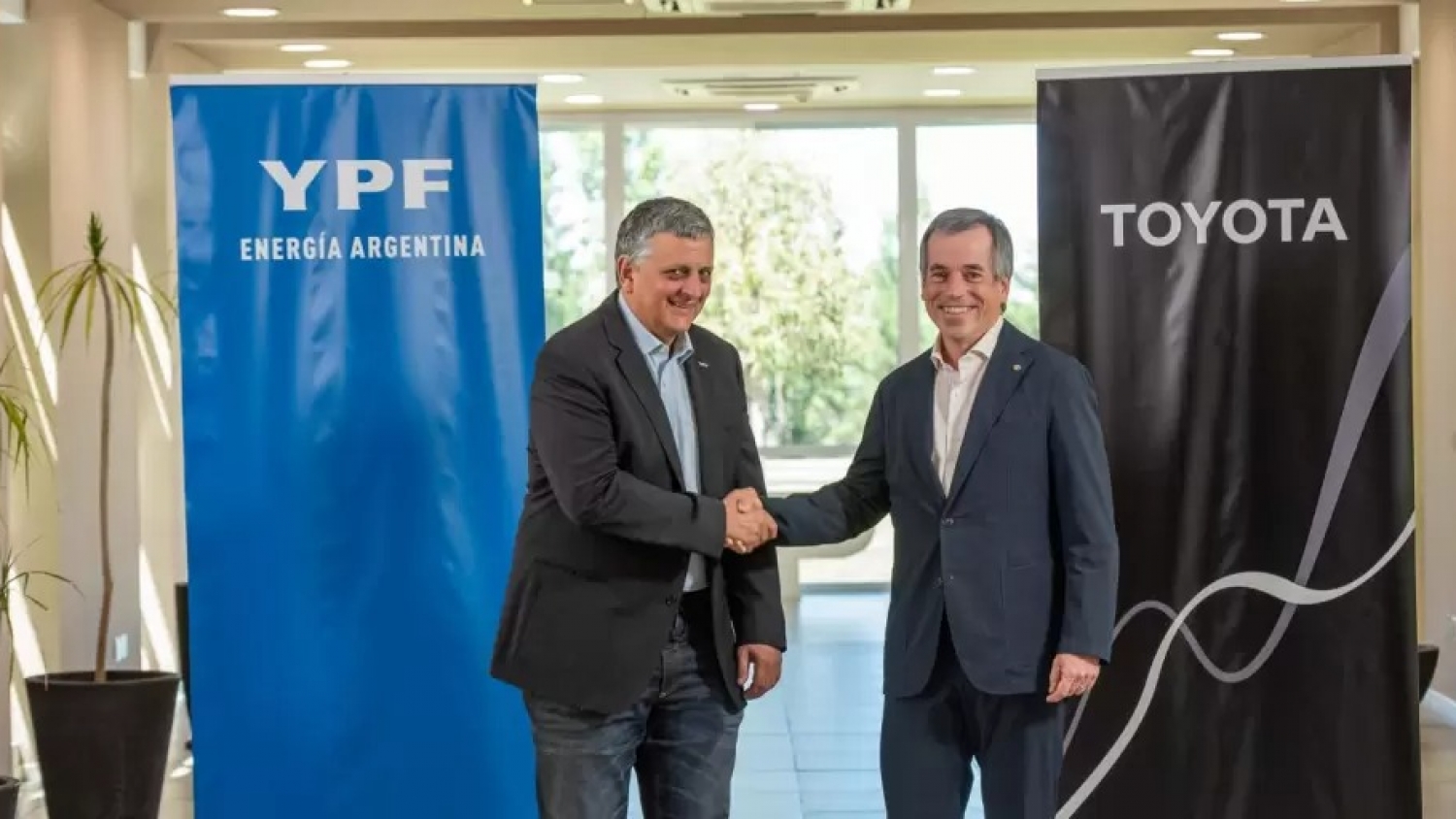 YPF y Toyota renueva por cuatro años su alianza para impulsar eficiencia e innovación en Vaca Muerta