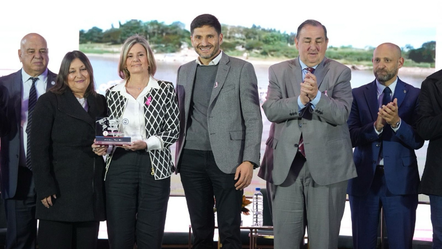 Pullaro reafirma el liderazgo exportador de Santa Fe en la apertura de la Semana Comex 2025