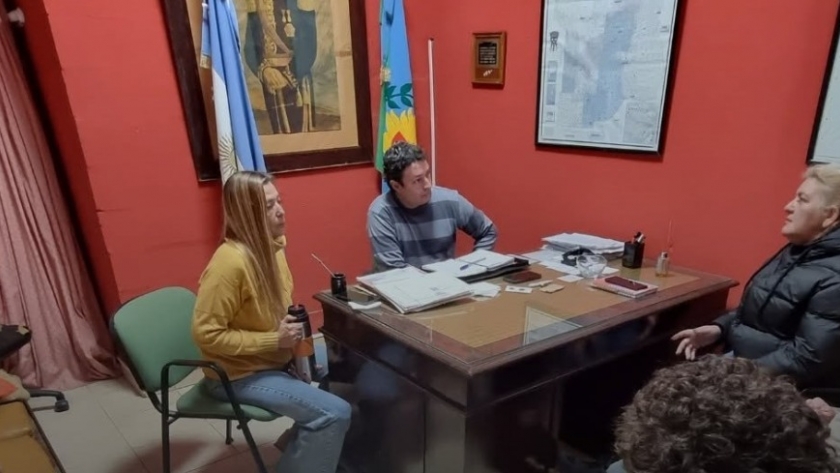Funcionarios municipales visitaron Carabelas y Rafael Obligado para coordinar actividades sociales y culturales