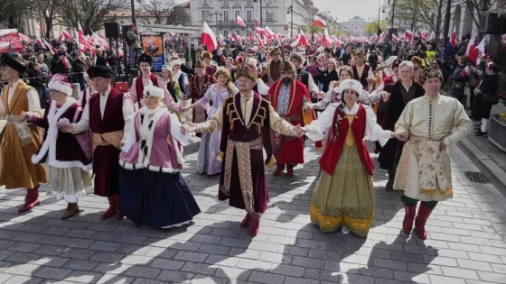 Polonia conmemora mil años de historia real mientras se prepara para una elección presidencial clave