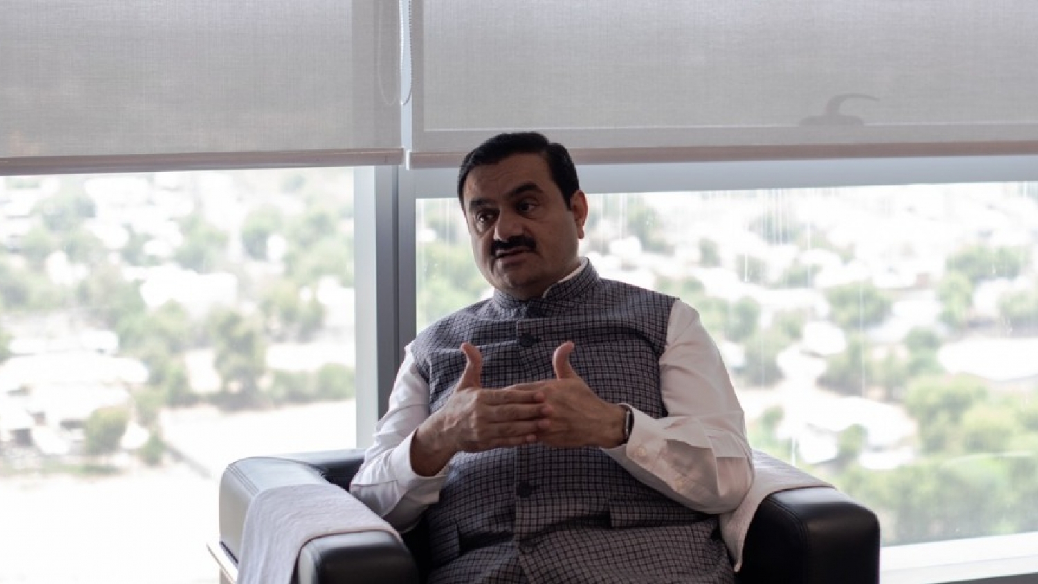 Adani desembarca en Argentina: el magnate más rico de Asia invertirá US$ 70 millones para impulsar el proyecto de GNL en Río Negro
