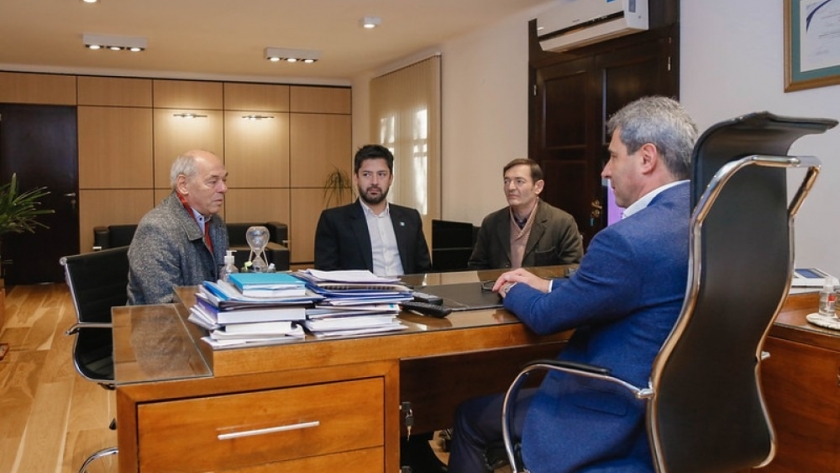 El gobernador Uñac gestionó un importante aporte para equipar el Archivo General de San Juan