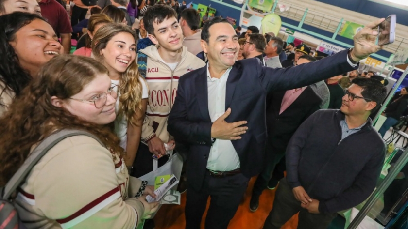 Valdés visitó la Expo Joven en Libres, espacio para que los estudiantes 