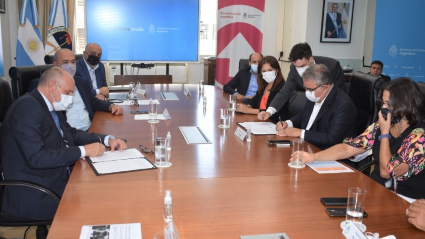 Catamarca firmó el convenio para recibir el fondo compensador destinado al transporte público