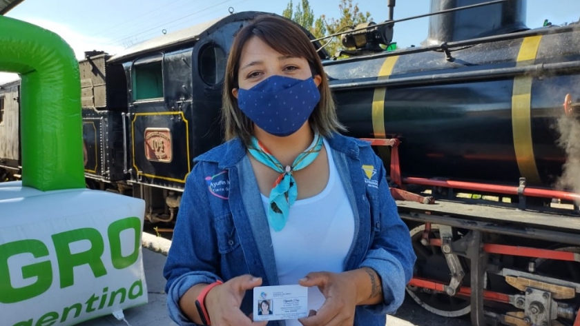 Trabajadoras del Turismo: Alejandra, es nacida en la Estepa y garantiza servicios de La Trochita