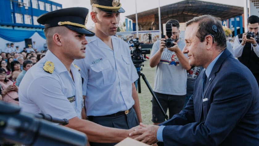 El gobernador presidió el acto de egresados de la primera promoción de la Universidad de las Fuerzas de Seguridad de Misiones