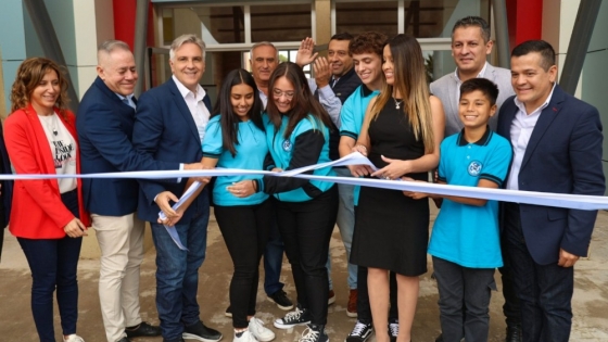 Llaryora inauguró el nuevo edificio de la escuela ProA de Villa de María de Río Seco
