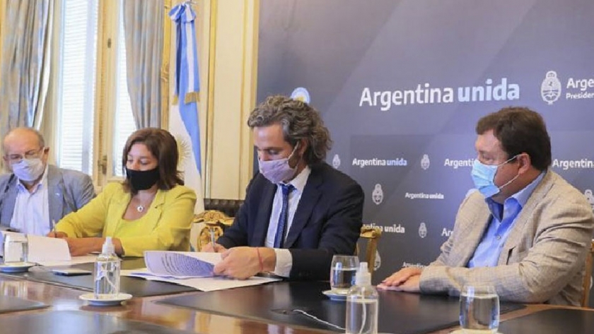 Carreras y Cafiero firmaron un acuerdo para ampliar la conectividad por fibra óptica en Río Negro