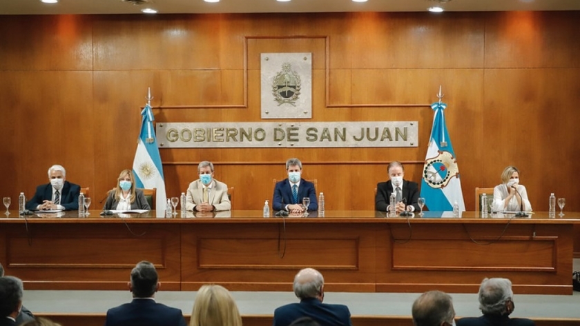 Uñac presentó líneas de créditos por $1900 millones para el desarrollo de la actividad productiva y de servicios