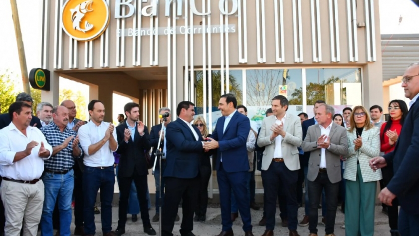 En San Isidro, Valdés inauguró un Cajero Automático del Banco de Corrientes