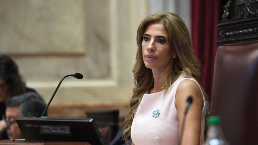 La senadora Claudia Zamora presidió la sesión en la que se aprobó la ley de sostenibilidad de la deuda pública