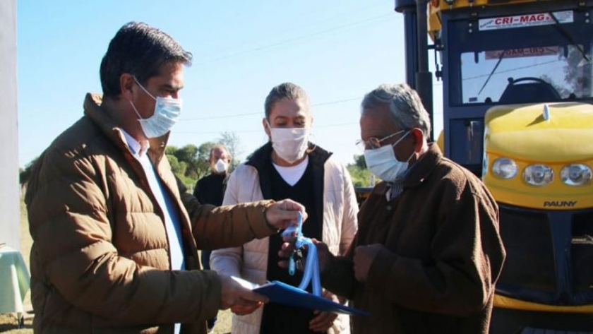 Capitanich entregó más maquinaria rural: 