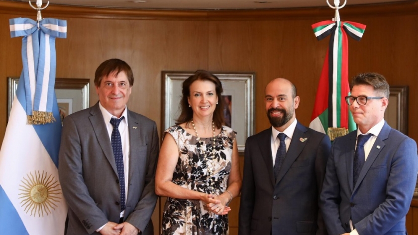 Reunión de trabajo de la Canciller Mondino y el Presidente del CONICET con el Embajador de los Emiratos Árabes Unidos