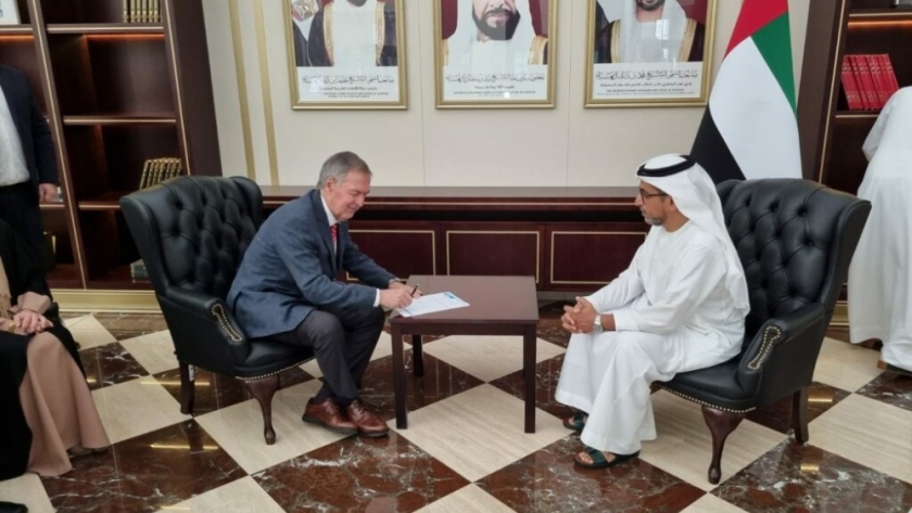 Schiaretti viaja a Abu Dhabi por financiamiento de obras