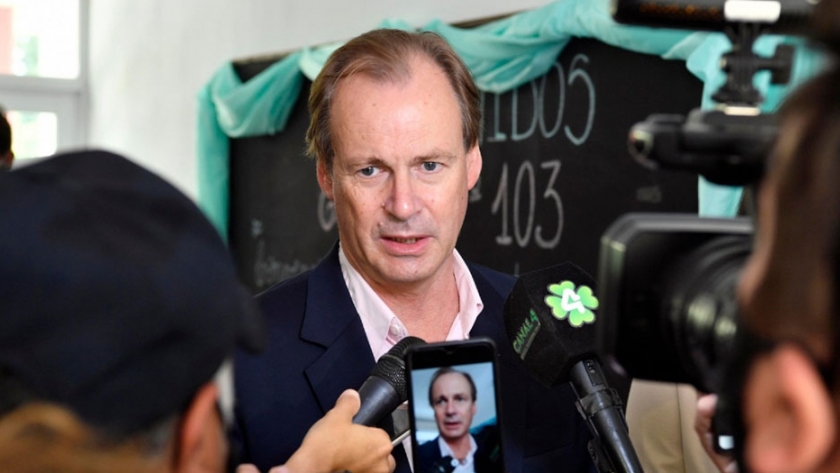 Bordet anunció la entrega de un bono a empleados y jubilados provinciales