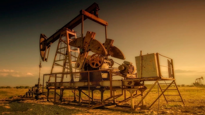 El coronavirus afecta al sector petrolero y el precio cae en picada 