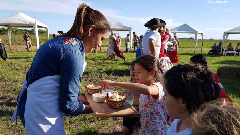 Los Cocineros del Iberá con un rol social fundamental asisten a los más necesitados