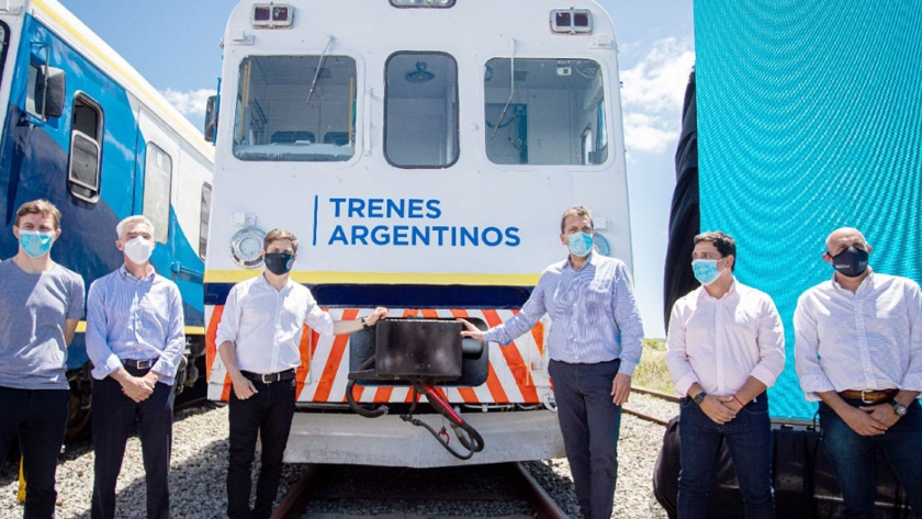 Kicillof, Massa y Meoni inauguraron el retorno del tren de pasajeros que llega hasta Pinamar