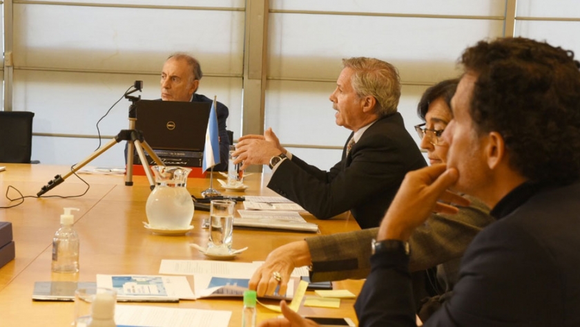 Solá mantuvo una sesión de trabajo sobre Mercosur y exportaciones con representantes de la agroindustria