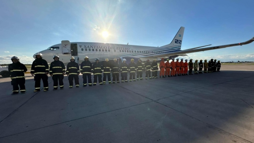 El equipo especializado en incendios forestales de la Provincia combate el fuego en Bariloche