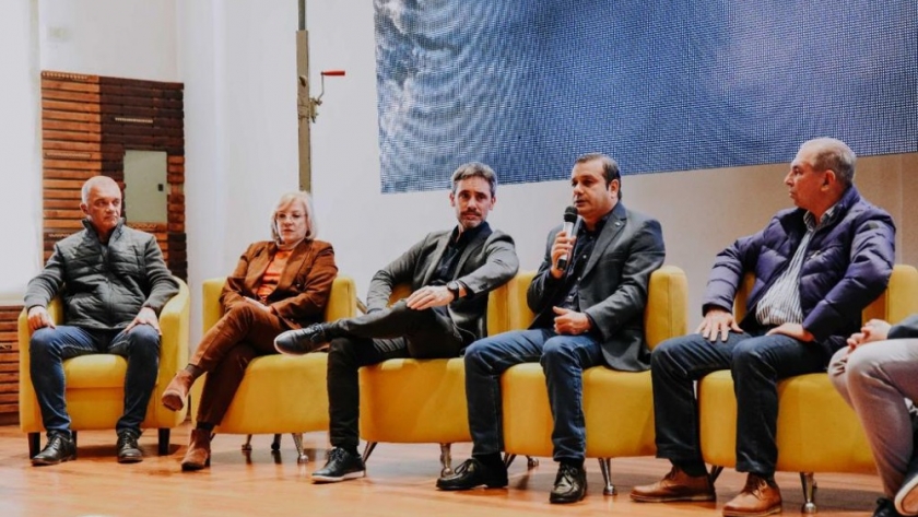 El Gobernador Ahuad acompañó en la jornada de formación en Destinos Turísticos Inteligentes y rubricó convenios con el CFI