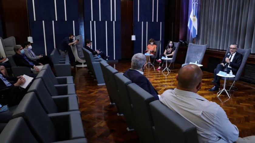 Agenda de trabajo con la industria del petróleo, gas y minería para desarrollar el sector