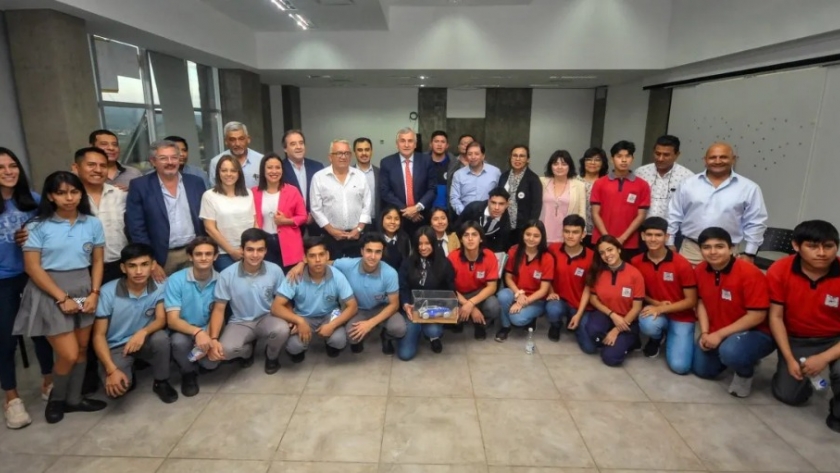 El gobierno entregó subsidios a tres escuelas técnicas que participarán en competencia de YPF