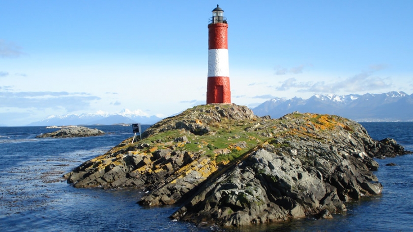 El Instituto Fueguino de Turismo invita a recorrer la historia del faro Les Eclaireurs a través de imágenes