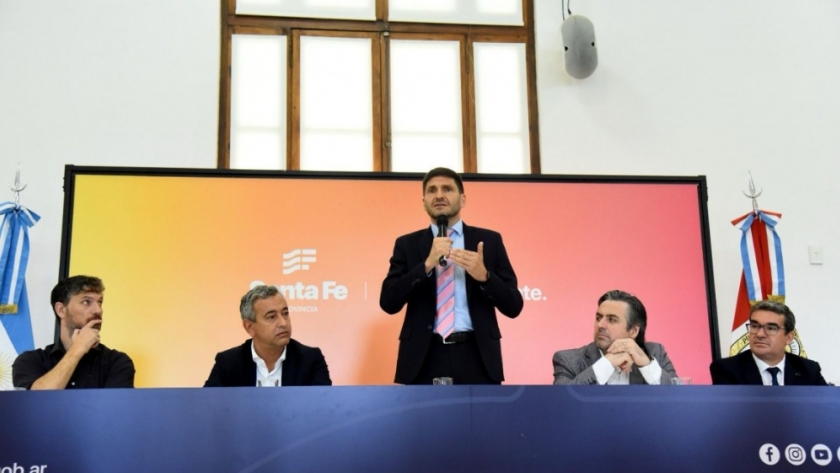 Rosario: Pullaro puso en marcha el programa para reducir la violencia en 8 barrios conflictivos