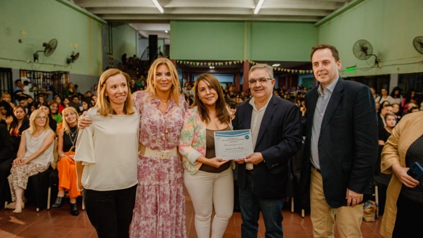 Raúl participó de la entrega de certificados de la Fundación Educando