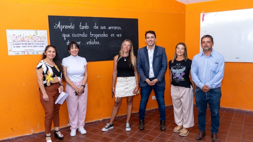 Tadeo García Zalazar visitó instituciones educativas de San Martín