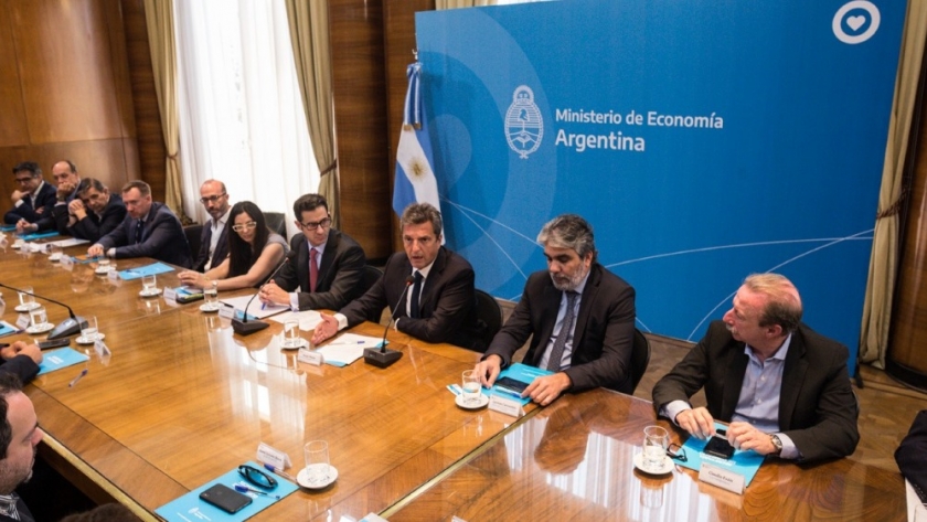 Acuerdo de precios con empresas productoras de insumos industriales básicos