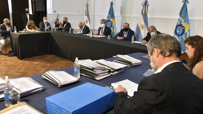 Arcioni licitó 32 viviendas para Trelew y 43 para Puerto Madryn