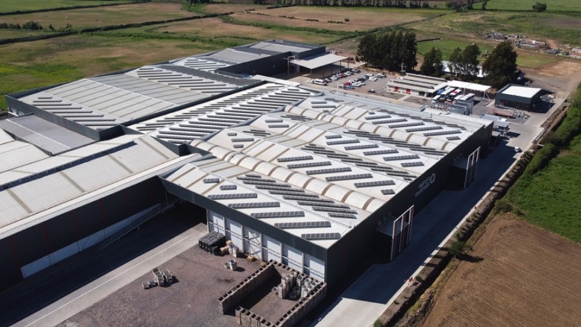 Paneles fotovoltaicos abastecen de energía limpia a planta frutícola del Maule