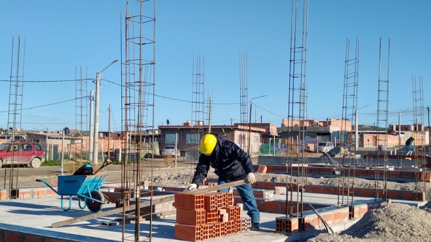 El gobierno de la provincia comenzó la construcción de 43 dúplex y dos viviendas adaptadas en Puerto Madryn