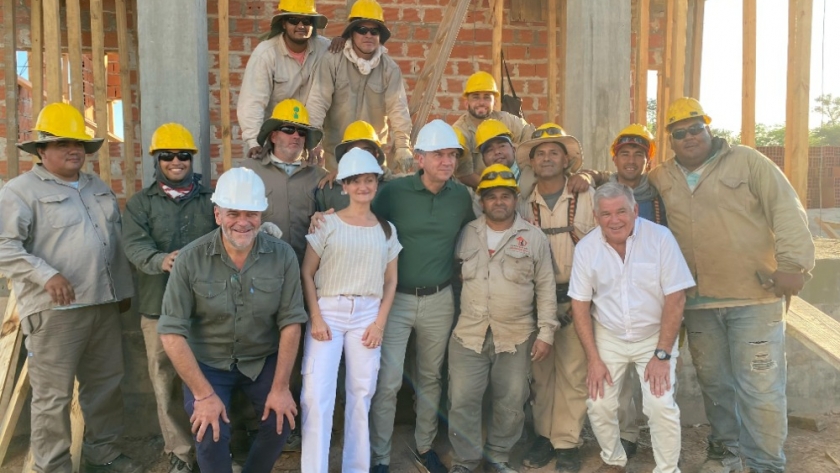 Obras en marcha: El gobernador Zdero constató el avance de la construcción de la red de agua potable y del centro de distribución en Corzuela