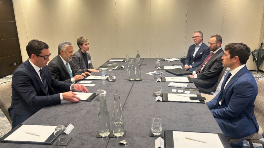 El Gobernador Cornejo cerró su agenda en Londres con dos empresas financieras multinacionales que buscan operar en la Argentina