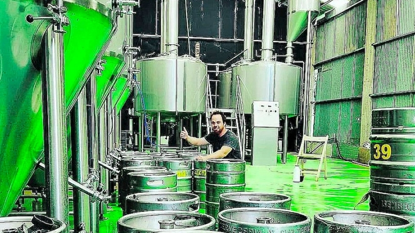 Una cervecería artesanal produce alcohol para donar a los hospitales de la región