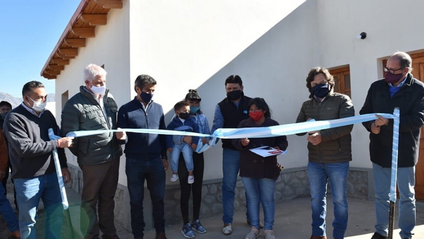 El gobernador Sáenz entregó viviendas a 20 familias de Animaná