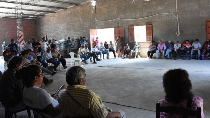 Consensúan acciones para la relocalización de familias criollas de comunidades originarias en Santa Victoria Este