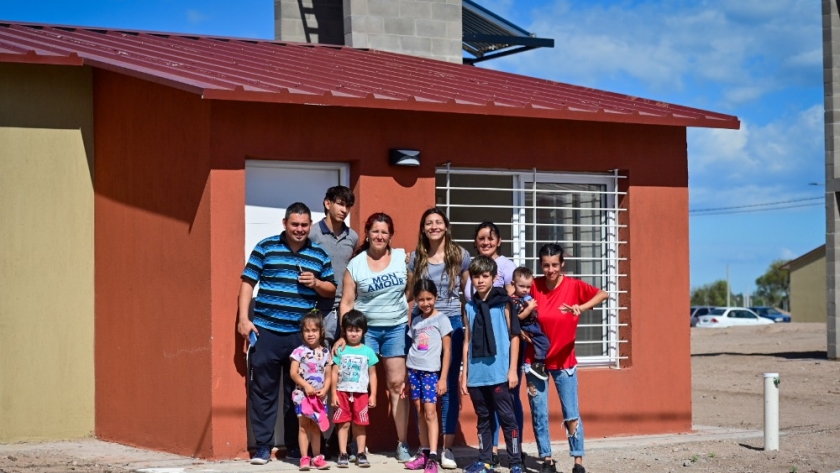 Derecho a la vivienda digna: 340 familias puntanas recibieron las llaves de sus nuevos hogares