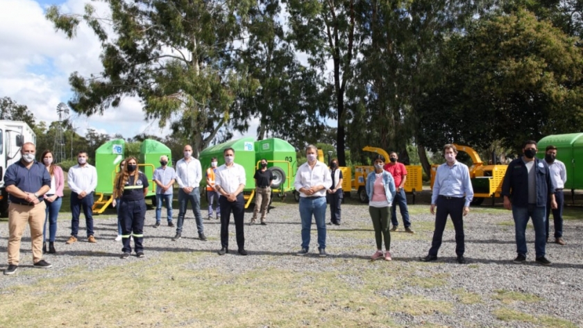 Cabandié y Cascallares entregaron insumos para fortalecer la gestión de residuos de Almirante Brown