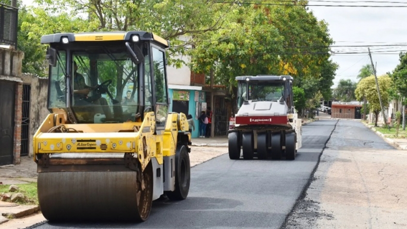 Se repavimenta con concreto caliente las calles Sargento Cabral y Rolón