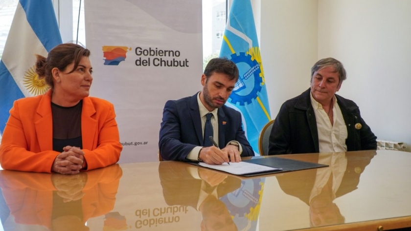 Hidrógeno Verde: Torres encabezó la firma de un importante convenio para la transición energética de Chubut