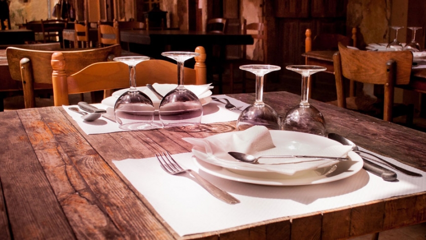 Restaurantes y bares: el Gobierno difiere pago de energía para 2021 y en cuotas