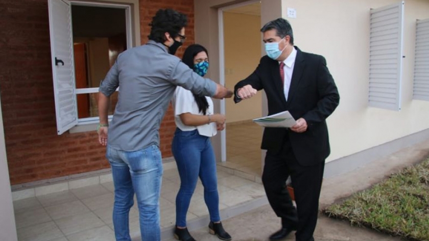 Capitanich entregó viviendas en Fontana: "Es un derecho y una demanda de las familias chaqueñas", afirmó