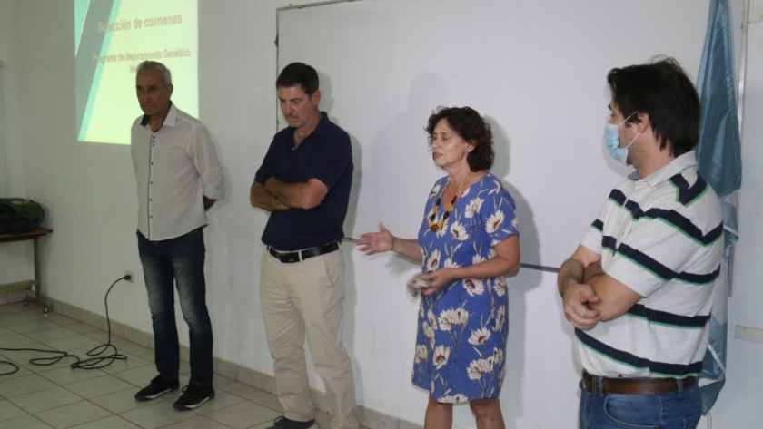 Charla sobre técnica apícola en General Pico