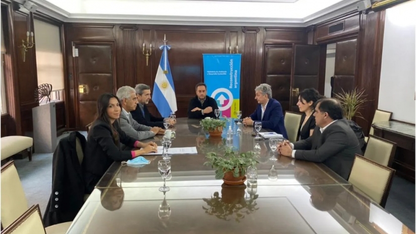 Astudillo y Walberto Allende se reunieron con el ministro de Ambiente de Nación