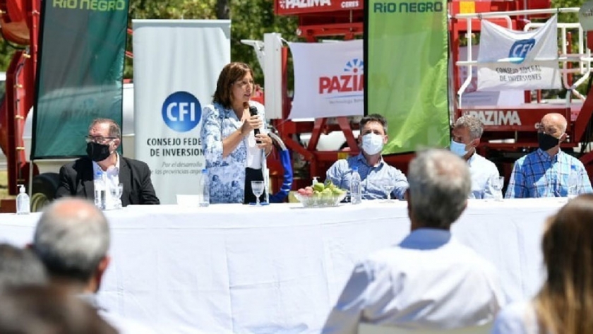 El Gobierno entregó maquinaria agrícola por $150.000.000